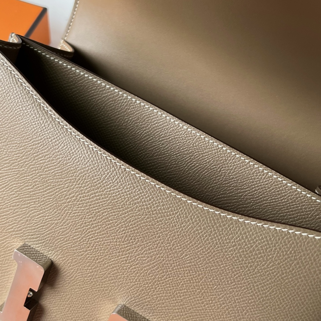 Hermes Constance 24cm Shoulder Bag In Etoupe Epsom Leather